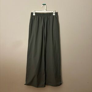 PrettyLittleThing Sage Khaki Woven Elasticated Waistband Toggle Cuff Pants